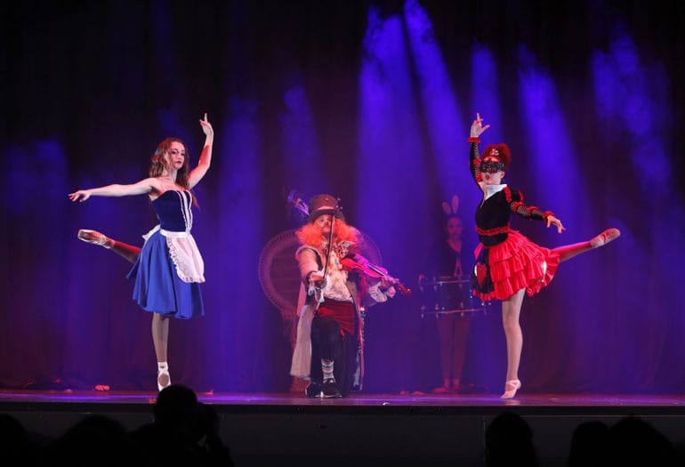 Bailes de Alicia en el País de las Maravillas