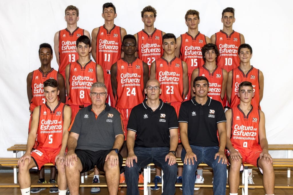 Dani Pérez jugará con la Selección Española U16 de baloncesto 1 equipo cadete del valencia basket con dani perez