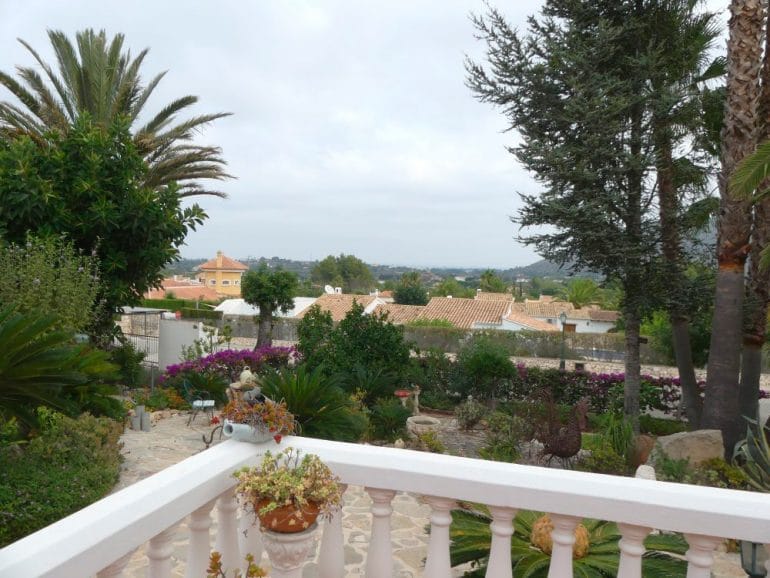 Jardín y exterior de la casa Denivan