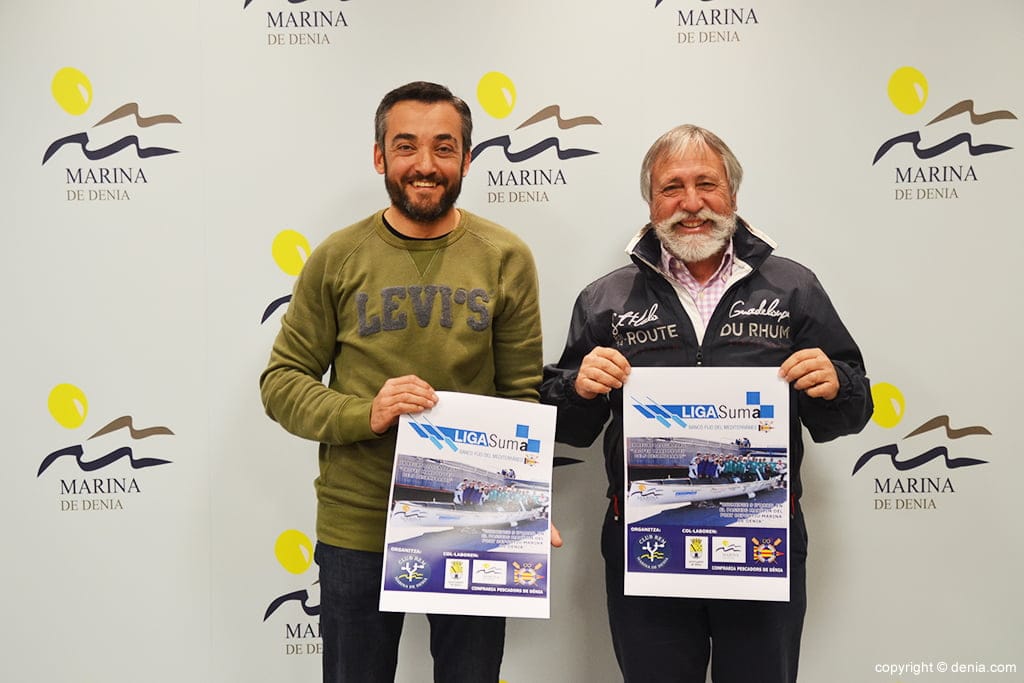 miguel camarena y gabriel martinez con los carteles de la regata