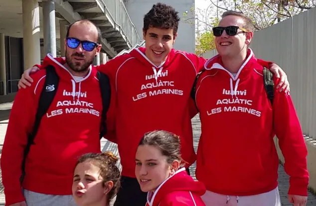 miguel ordonez junto a su entrenador y companeros