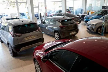 Numerosos vehículos en la exposición de Auto Dénia Motors