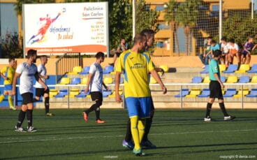 panucci marcado por un defensor de la ud carcaixent