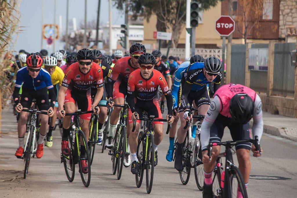 peloton en las calles de denia