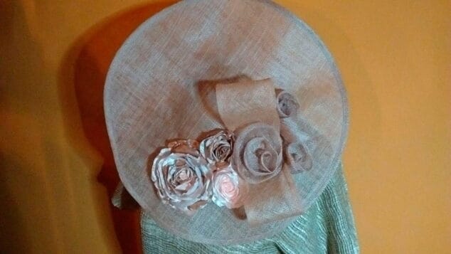 tocado en rosa claro dore