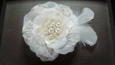 Tocado flor y pluma Doré