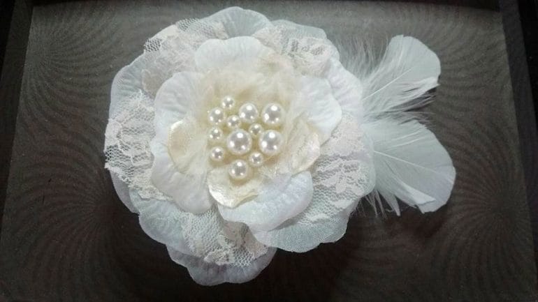 Tocado flor y pluma Doré
