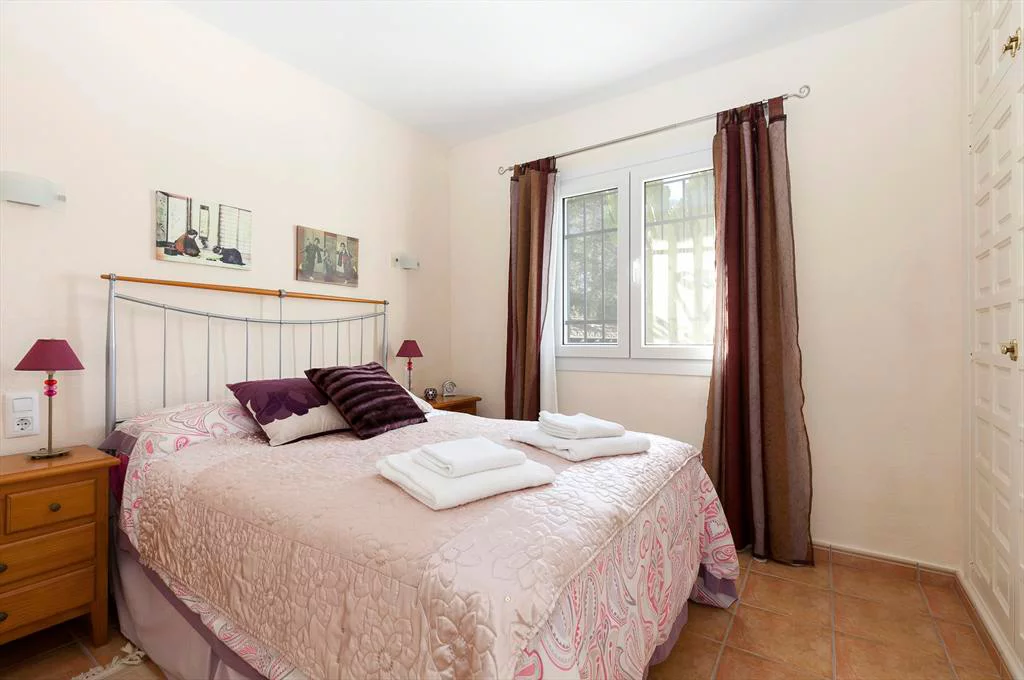 Uno de los dormitorios Villa Cacauet Quality Rent a Villa