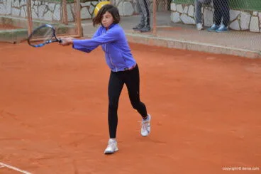 Victoria Berleva dando un golpe