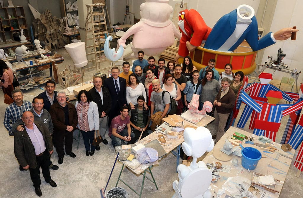 La mejor falla de Dénia será premiada también por la Generalitat Valenciana 1 visita de ximo puig al gremio de artistas falleros