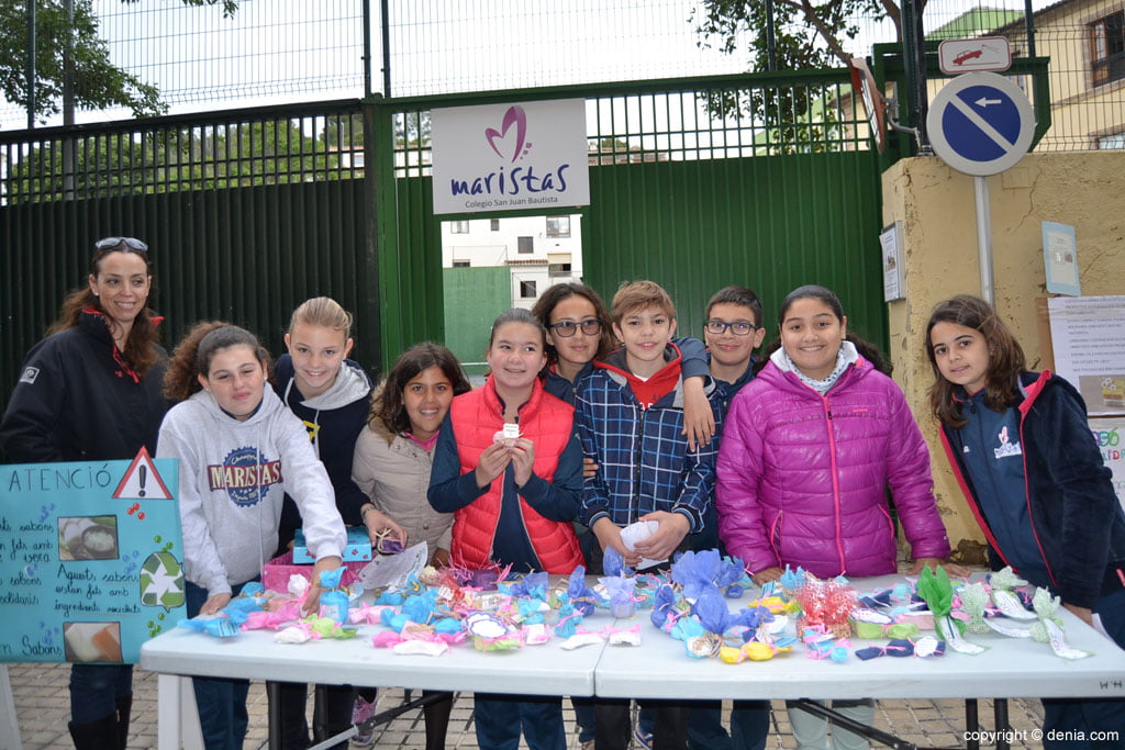 Mercadillo solidario colegio Maristas – alumnos participantes