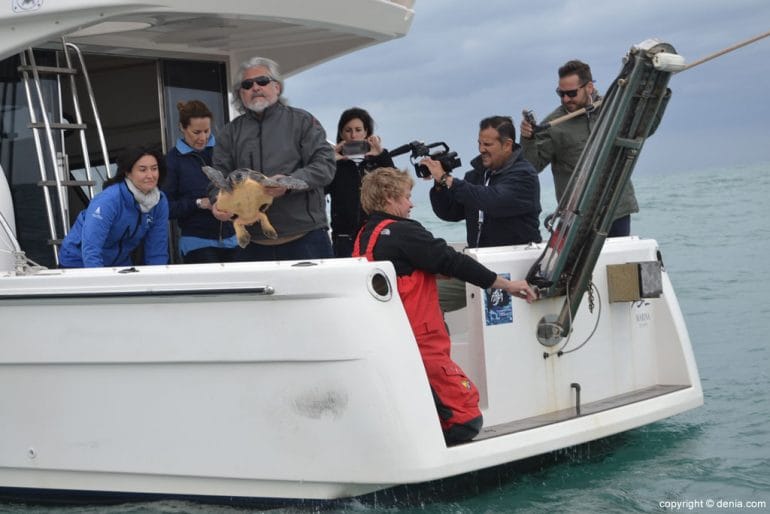 X Salón Náutico Dénia - suelta de tortuga