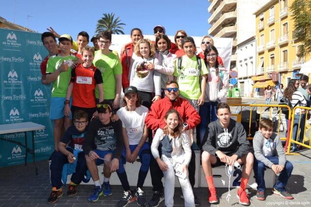 Decenas de personas fueron premiadas por su participación en la 4º Marcha Solidaria a Favor del CEE Raquel Payà 18 20 4o marcha solidaria a favor del cee raquel paya algunos particiantes