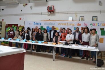 9º Mostra de Cocina Internacional en el María Ibars – Autoridades con alumnos