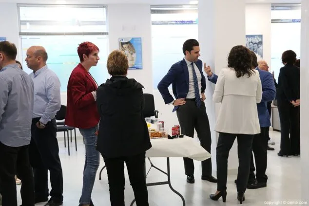 amigos y conocidos almudena seguros