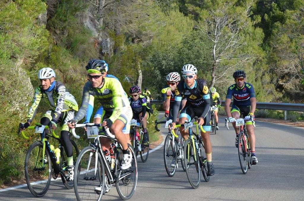 arcadi leal y samuel bustos en plena marcha cicloturista de gandia