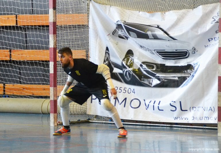 César portero del Dénia Fútsal ante el Talavera FS