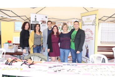 Corporación municipal en la Fira de la Paraula de Ondara