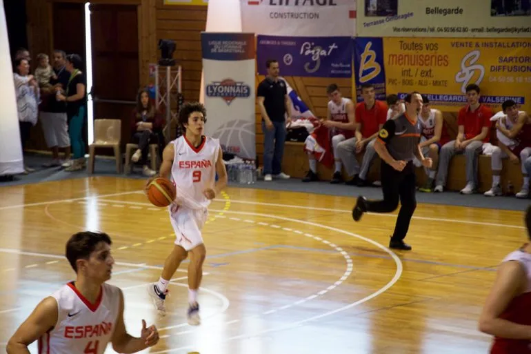 Dani Pérez durante un partido con la Selección Española U16