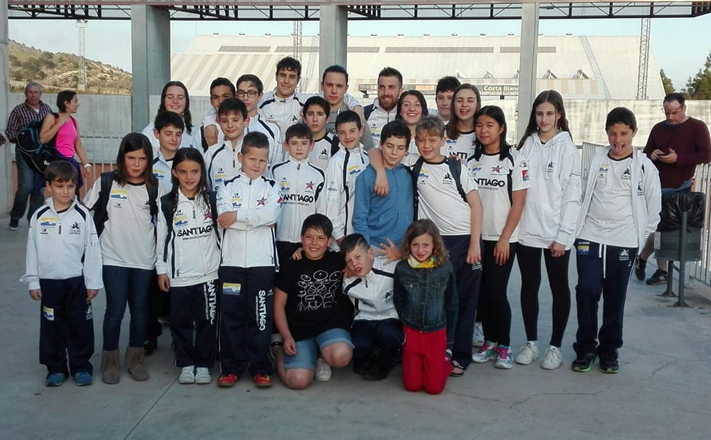entrenadores y nadadores del club natacio denia
