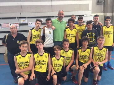Equipo infantil masculino con Juan Antonio  Orenga