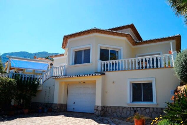 fachada del chalet euroholding