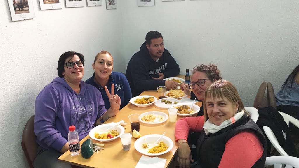 El buen ambiente reinó durante la <em>apuntà</em> de la Falla Diana 1 falleras del diana de comida