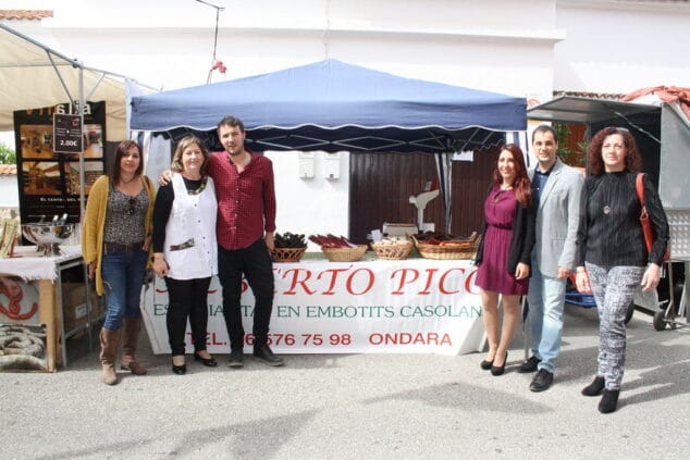 Centenares de personas de la Marina Alta visitaron la 'II Fira de la Paraula & La Bona Taula' en Ondara 9 feria de comercio local en ondara