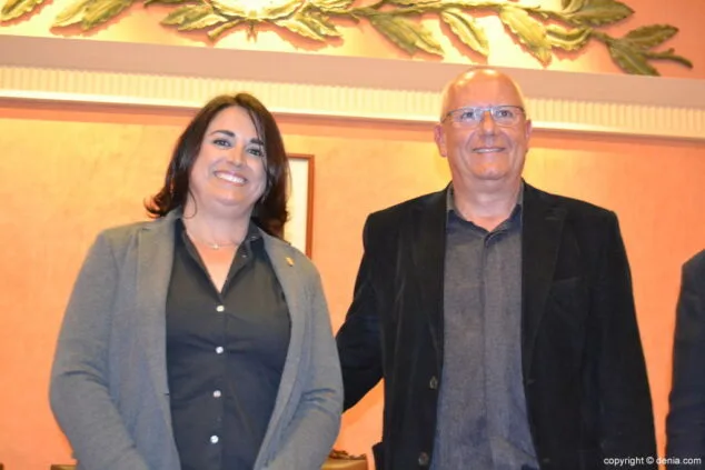 Isabel Gallego y Julio Palacios ya son oficialmente concejales en el Ayuntamiento de Dénia 6 isabel gallego y vicent grimalt