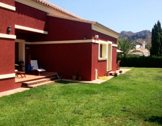 jardin y fachada de la casa don piso