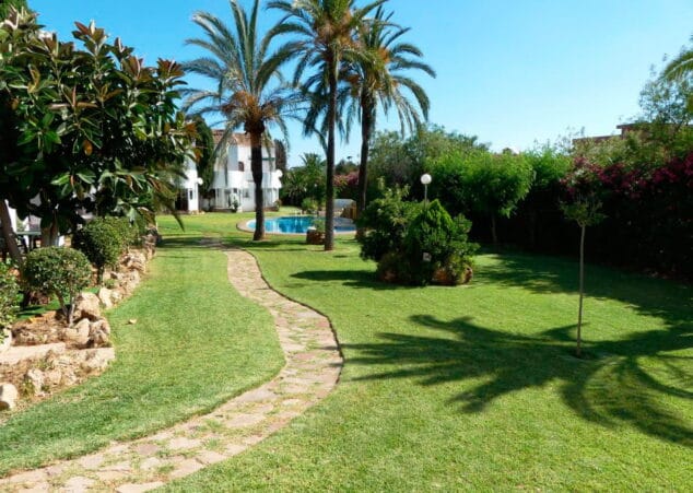 jardin y piscina comunitaria denivan