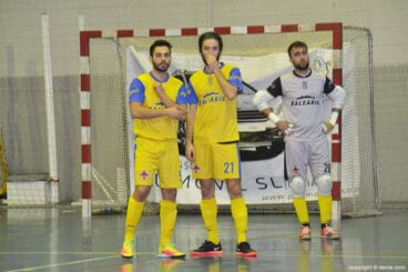 jugadores del denia futsal durante un partido