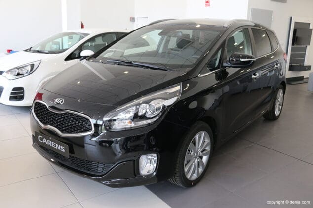 Kia Motors Valgauto estrena instalaciones para ofrecerte sus mejores e innovadores vehículos 9 kia carens negro motors valgauto