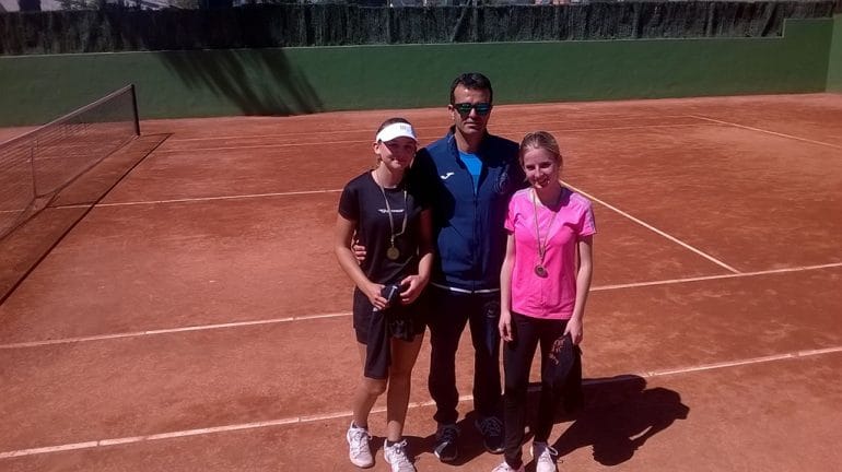 La dianense Paola Ortíz con su rival