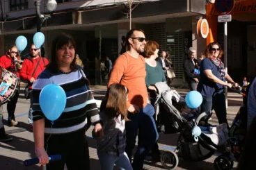 La edil Cristina Morera participando en la marcha