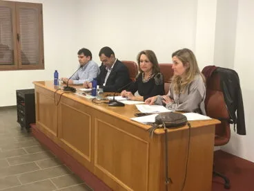 la presidenta del cedma junto a su directiva