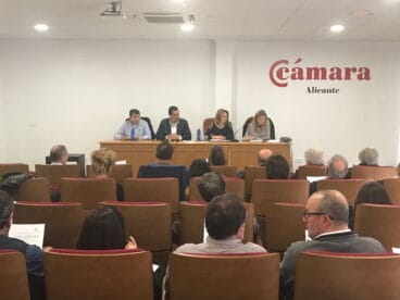 Mesa directiva del CEDMA durante la asamblea