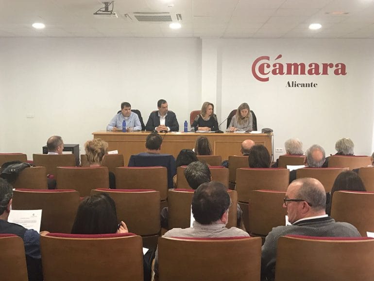 Mesa directiva del CEDMA durante la asamblea
