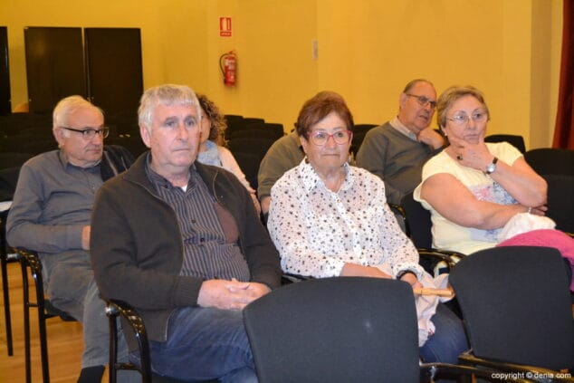 miembros de las asociaciones de vecinos de denia en la reunion del tren de la costa