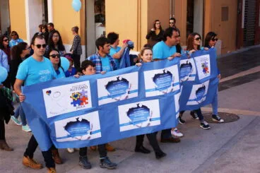 Pancarta de cabeza de la marcha