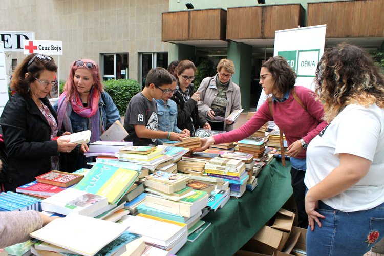 Participantes en la campaña 1 libro x 1 kilo