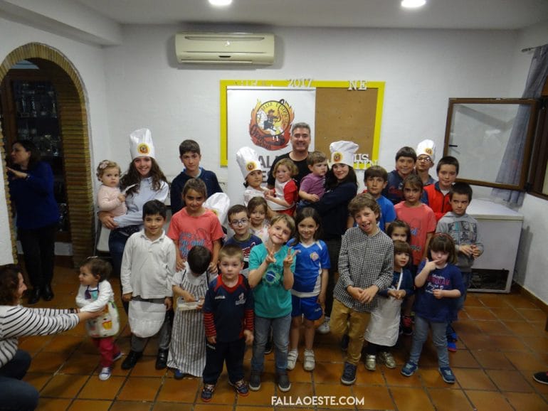 Participantes en la tarde de monas del Oeste