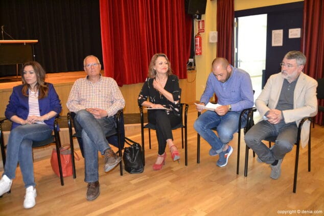 politicos y empresarios en la reunion por el tren de la costa