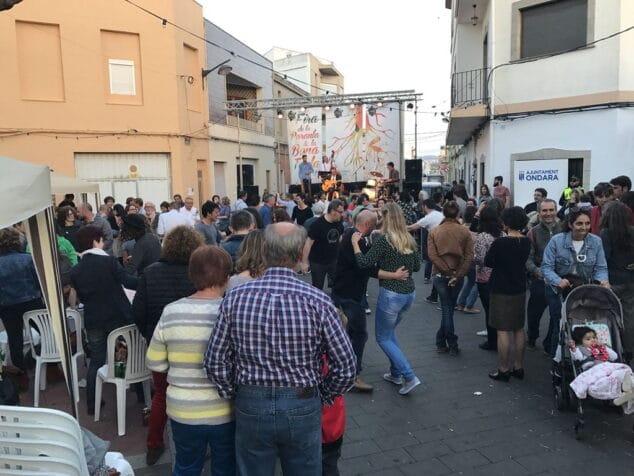 Centenares de personas de la Marina Alta visitaron la 'II Fira de la Paraula & La Bona Taula' en Ondara 16 swing machine y lindy hop