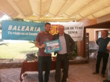 Tico Devesa con su premio