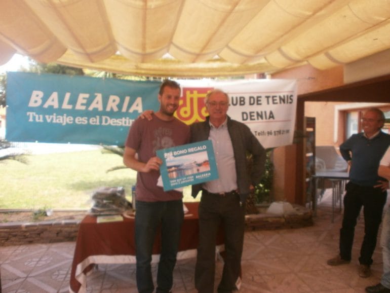 Tico Devesa con su premio
