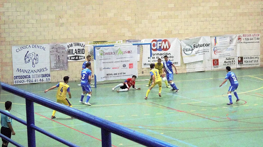El líder Manzanares FS le hizo un 'siete' al Dénia Futsal 2 una jugada de ataque del denia futsal