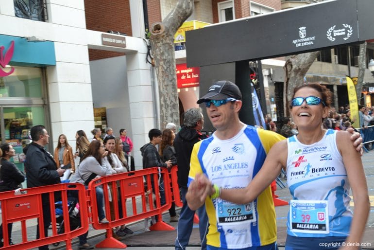 Vega Torró y Vicent Caravaca en meta