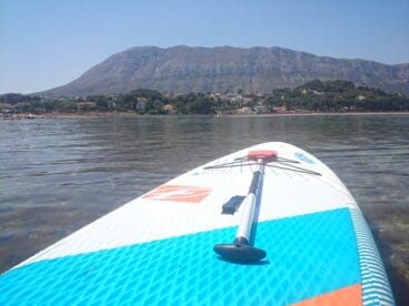 vista del montgo desde una tabla de surf