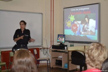 Jornada de puertas abiertas en el colegio Raquel Payá – Charla sobre ciberdelincuencia